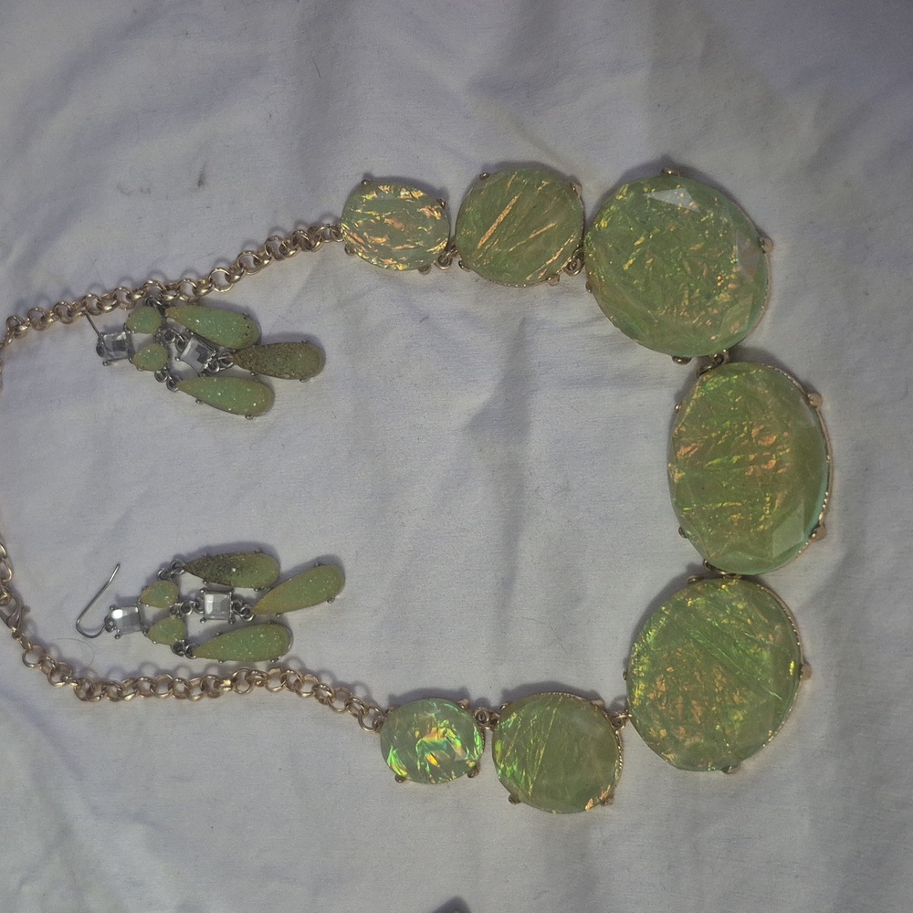 gold tone necklace and earrings set